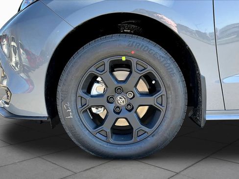 New 2026 Toyota Sienna XLE Woodland Edition AWD/4WD image 11