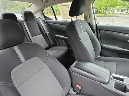 Used 2024 Nissan Sentra SV FWD image 11