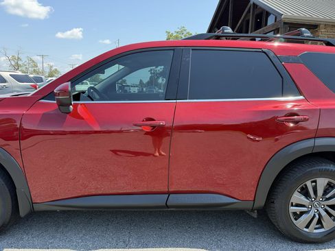 Used 2022 Nissan Pathfinder SV AWD/4WD image 37