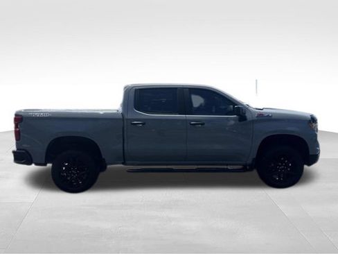 Used 2025 Chevrolet Silverado 1500 Custom Trail Boss w/ LPO, Dark Essentials Package AWD/4WD image 5