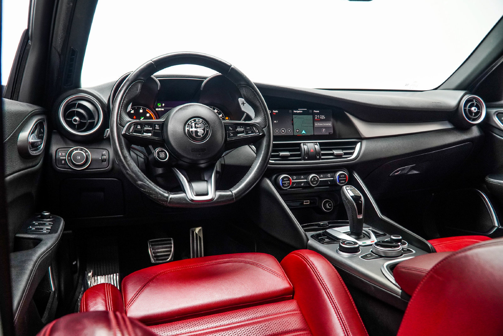 Used 2023 Alfa Romeo Giulia Veloce RWD image 17