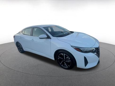 Used 2025 Nissan Sentra SV image 2