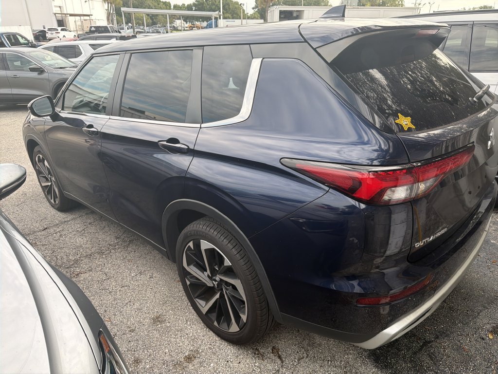 Used 2023 Mitsubishi Outlander SE FWD image 4