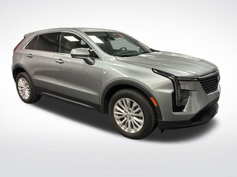 Used 2024 Cadillac XT4 Luxury w/ Cold Weather Package FWD image 7