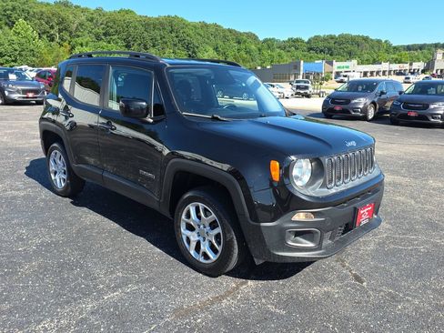 Used 2017 Jeep Renegade Latitude AWD/4WD image 2