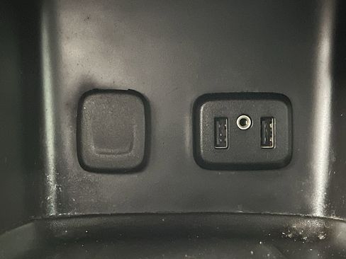 Used 2019 GMC Acadia SLE AWD/4WD image 24