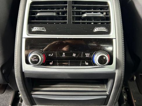 Used 2022 BMW 750i xDrive AWD/4WD image 18