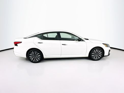 Used 2025 Nissan Altima 2.5 SV FWD image 10
