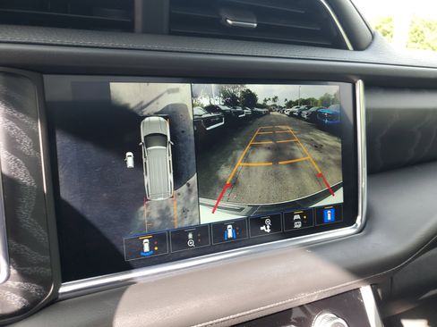 Used 2023 GMC Yukon XL Denali image 38