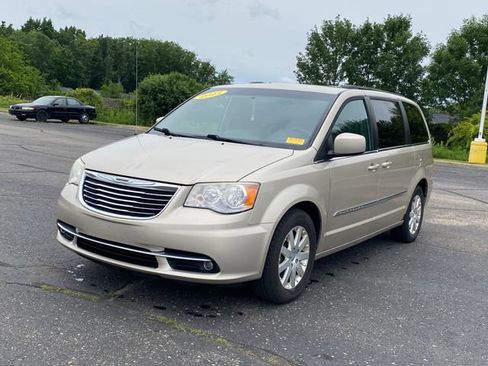 Used 2013 Chrysler Town & Country Touring FWD image 1
