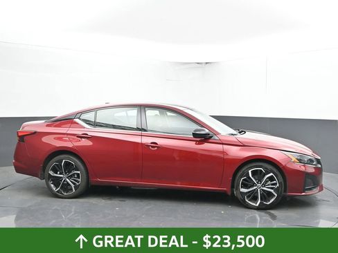 Used 2024 Nissan Altima 2.5 SR w/ SR Premium Package image 13