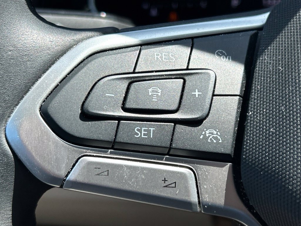 Used 2024 Volkswagen Jetta SE w/ Panoramic Sunroof Package FWD image 27