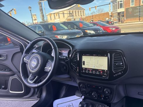Used 2018 Jeep Compass Limited w/ Navigation Group image 21