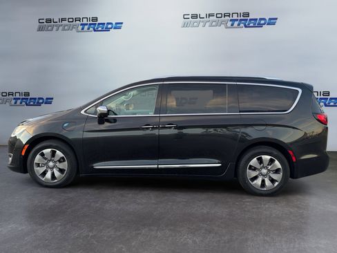 Used 2017 Chrysler Pacifica Platinum image 8