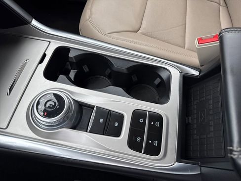 Used 2024 Ford Explorer Limited w/ Limited Technology Package image 24