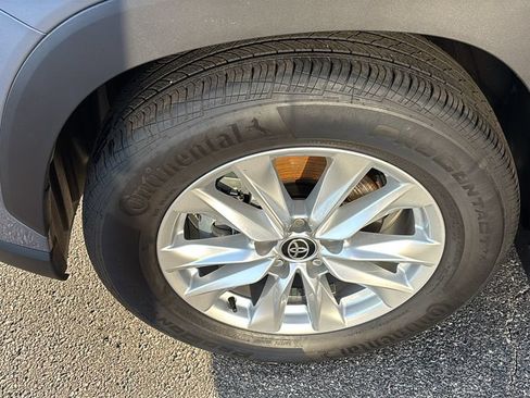 Used 2022 Toyota Corolla Cross LE AWD/4WD image 34