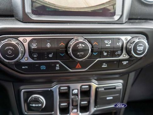 Used 2023 Jeep Wrangler Unlimited Sahara w/ Cold Weather Group AWD/4WD image 25