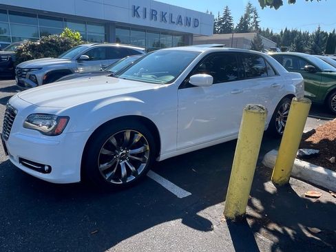 Used 2014 Chrysler 300 S RWD image 4