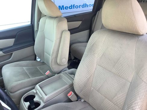 Used 2017 Honda Odyssey SE image 11