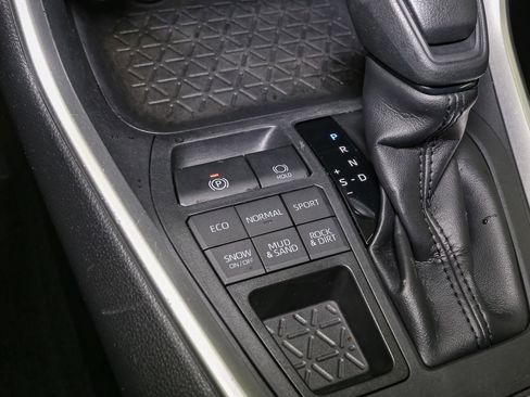 Used 2020 Toyota RAV4 LE w/ All Weather Liner Package image 32