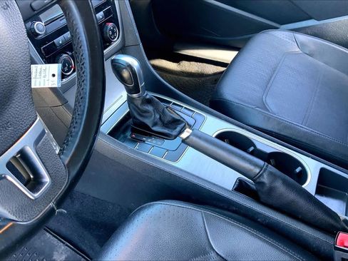 Used 2015 Volkswagen Passat 1.8T SE image 15