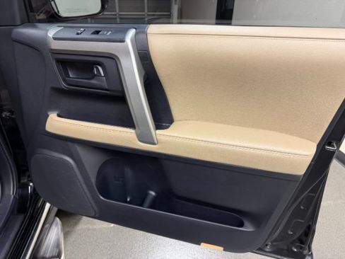 Used 2012 Toyota 4Runner Limited AWD/4WD image 32