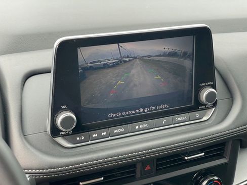 Certified 2025 Nissan Rogue SV image 21