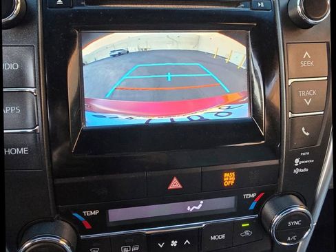 Used 2015 Toyota Camry LE image 17