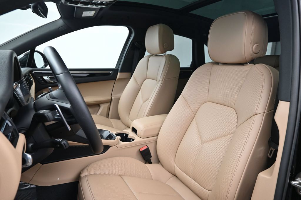 Used 2026 Porsche Macan AWD/4WD image 5