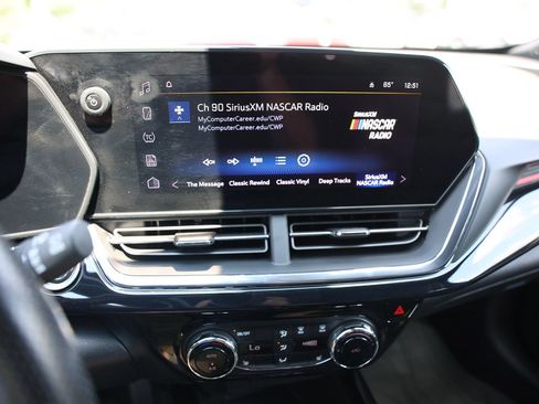 Used 2024 Chevrolet Trax RS w/ Sunroof Package FWD image 21