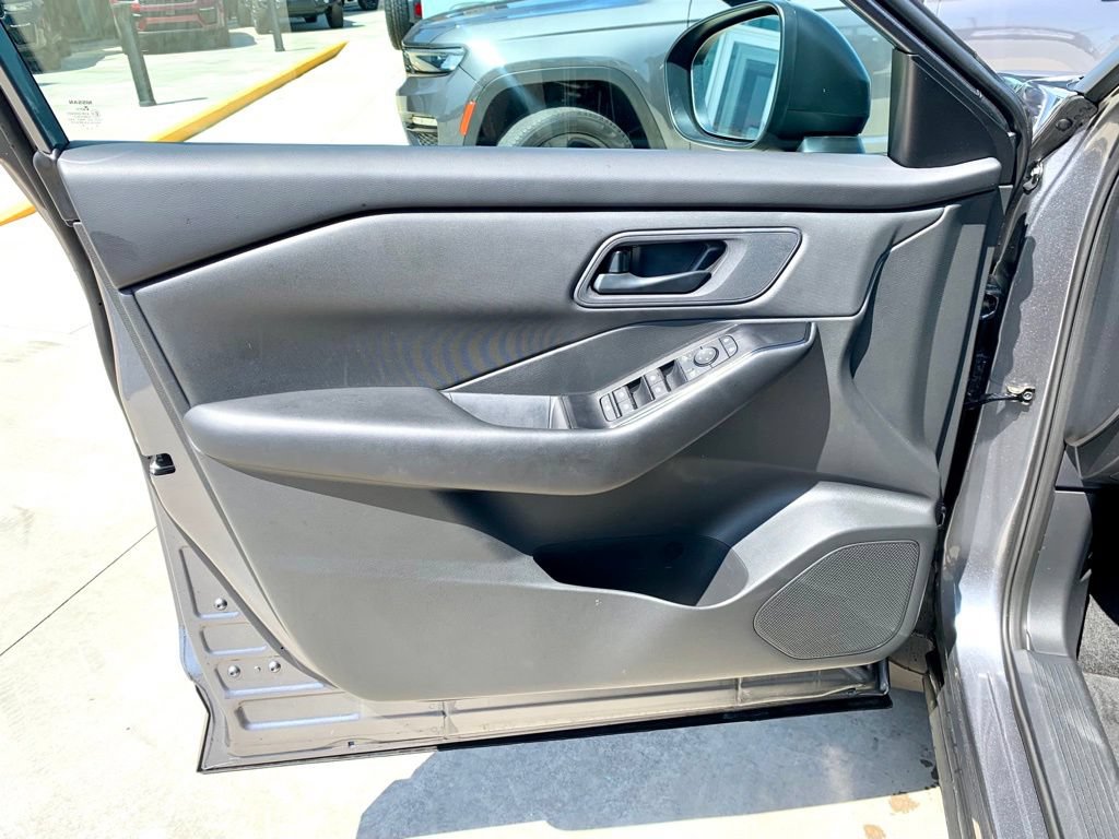 Used 2026 Nissan Rogue S FWD image 11