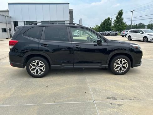 Used 2023 Subaru Forester Premium AWD/4WD image 3