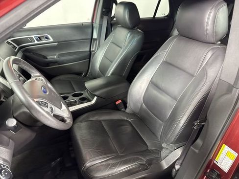 Used 2014 Ford Explorer XLT w/ Equipment Group 202A image 18