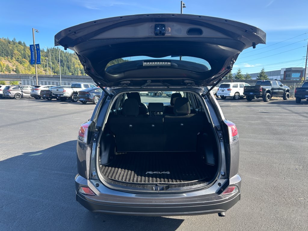 Used 2016 Toyota RAV4 LE AWD/4WD image 11