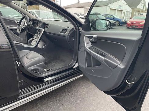 Used 2016 Volvo V60 T5 Cross Country w/ Convenience Package image 12