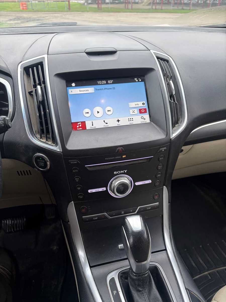 Used 2018 Ford Edge Titanium w/ Technology Package FWD image 12