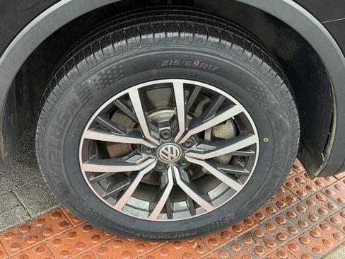 Used 2020 Volkswagen Tiguan SE image 8