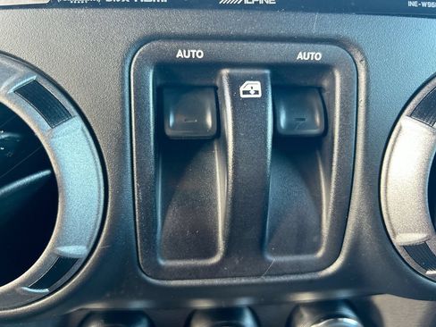 Used 2016 Jeep Wrangler Sport w/ Quick Order Package 24S AWD/4WD image 12