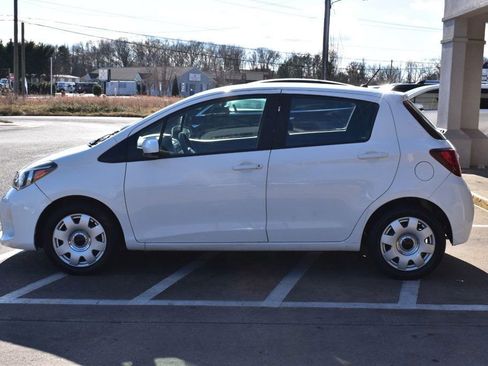 Used 2017 Toyota Yaris L image 5