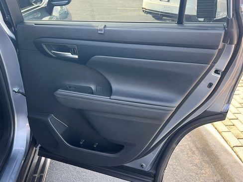 Certified 2024 Toyota Highlander XLE image 15