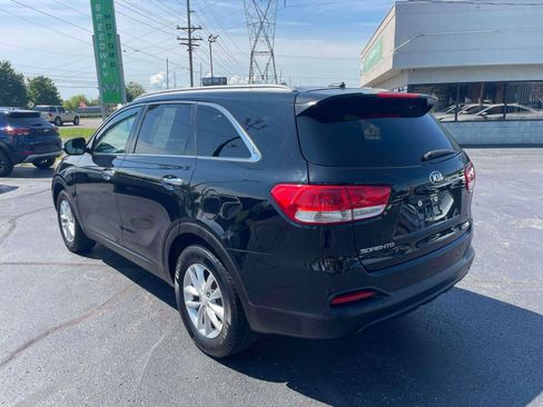 Used 2017 Kia Sorento AWD image 3