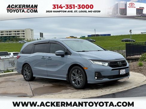 Used 2025 Honda Odyssey Touring image 1