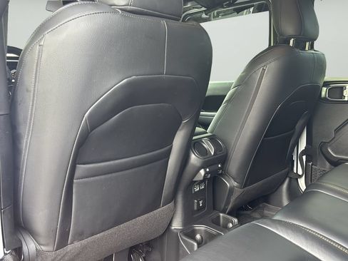 Used 2024 Jeep Gladiator Sport AWD/4WD image 18
