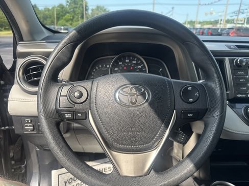 Used 2014 Toyota RAV4 XLE AWD/4WD image 17