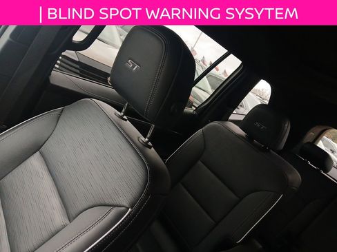 Used 2025 Buick Enclave Sport Touring w/ Power Package image 16