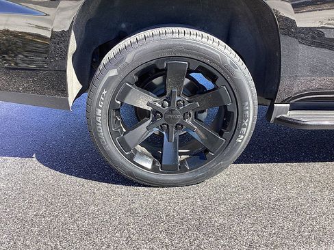 Used 2019 GMC Yukon SLT w/ Graphite Performance Edition image 11