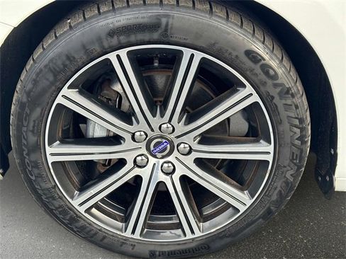 Used 2017 Volvo S60 T5 Inscription Platinum w/ Climate Package image 8