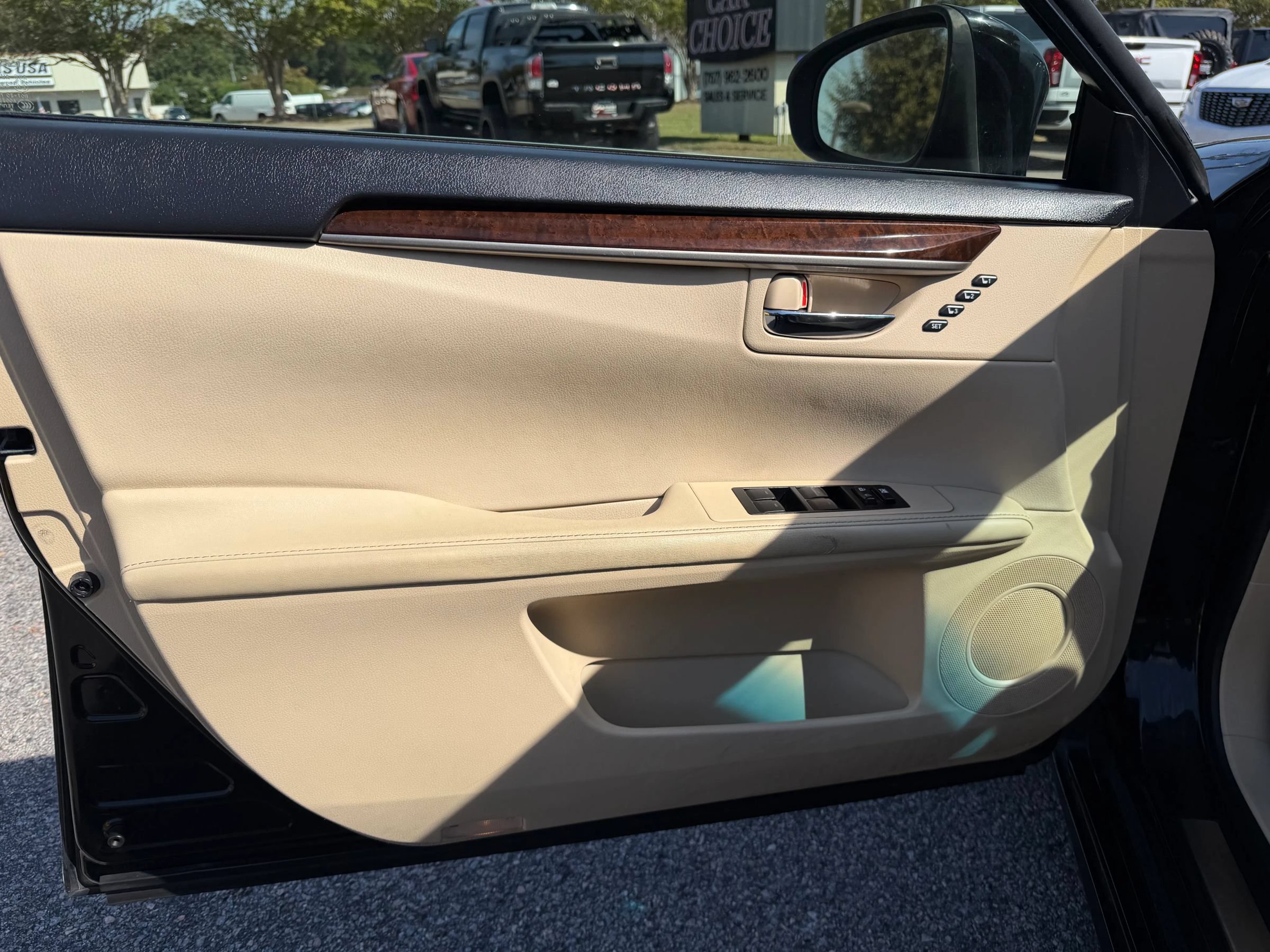 Used 2015 Lexus ES 350 w/ Premium Package FWD image 10