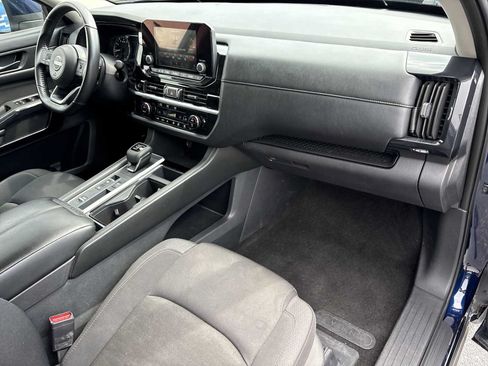 Used 2025 Nissan Pathfinder SV FWD image 27