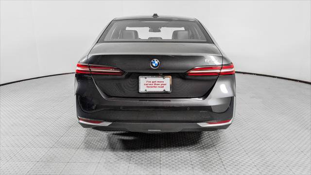 Used 2025 BMW 530i w/ Premium Package RWD image 7